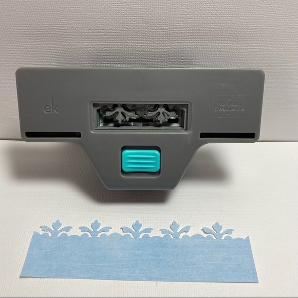 EK Success Edger Punch - Acanthus Leaf - Picture 3 of 7